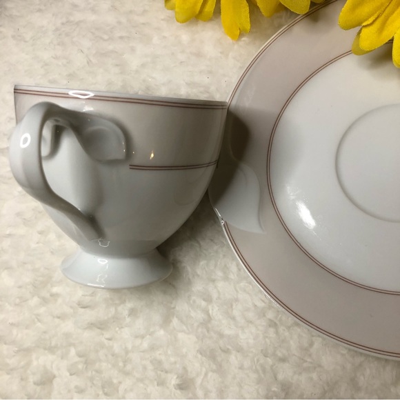 Hutschenreuther's, Fontaine "Chloe" Fleuron Footed Demitasse Teacup & Saucer Set - Picture 8 of 14